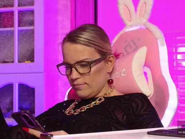 Findom_Lady_Shine webcam