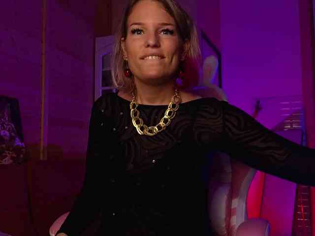 Findom_Lady_Shine webcam
