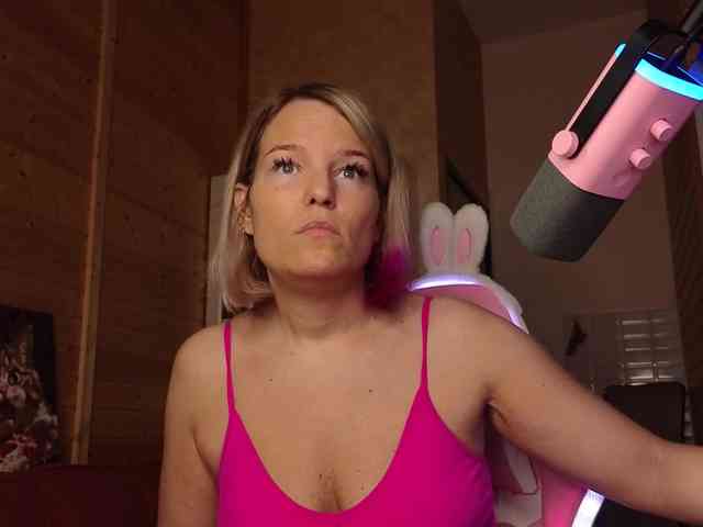 Findom_Lady_Shine webcam
