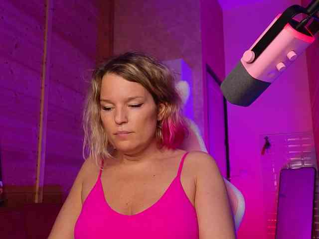 Findom_Lady_Shine webcam
