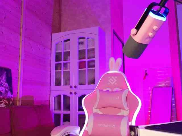 Findom_Lady_Shine webcam