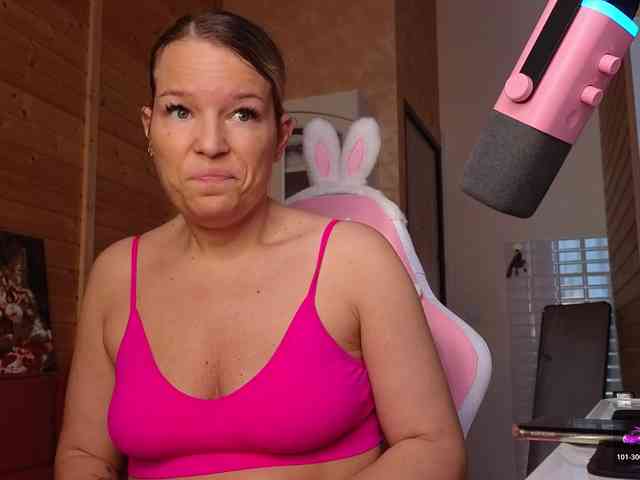 Findom_Lady_Shine webcam