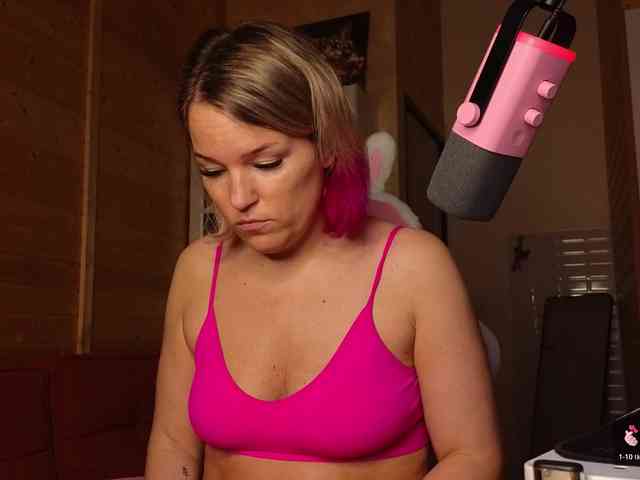 Findom_Lady_Shine webcam