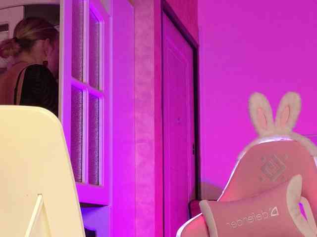 Findom_Lady_Shine webcam