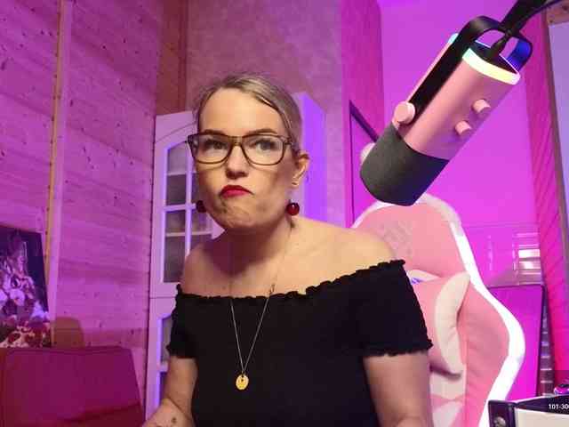 Findom_Lady_Shine webcam