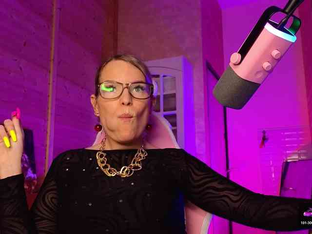 Findom_Lady_Shine webcam