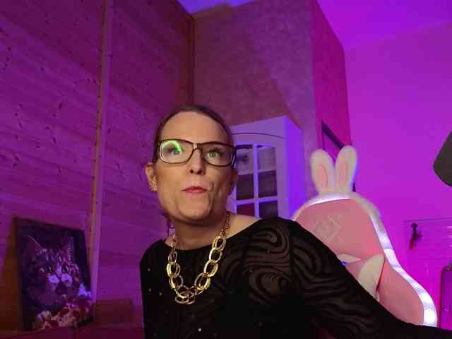 Findom_Lady_Shine webcam