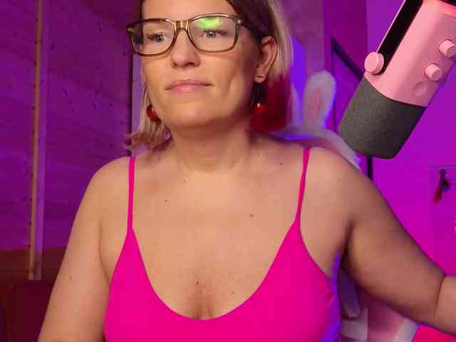 Findom_Lady_Shine webcam