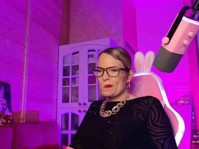 Findom_Lady_Shine webcam