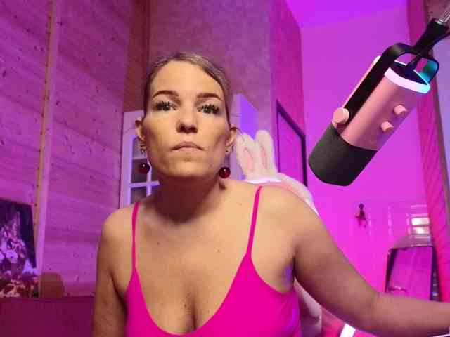 Findom_Lady_Shine webcam