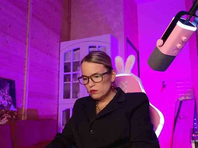 Findom_Lady_Shine webcam