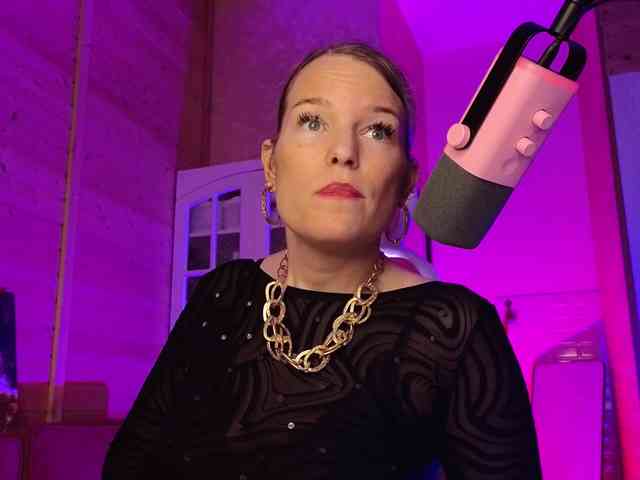 Findom_Lady_Shine webcam
