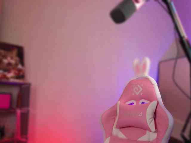 Findom_Lady_Shine webcam