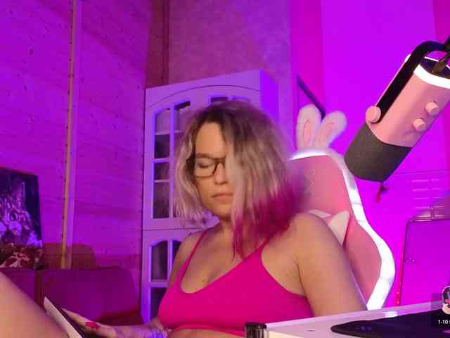 Findom_Lady_Shine webcam