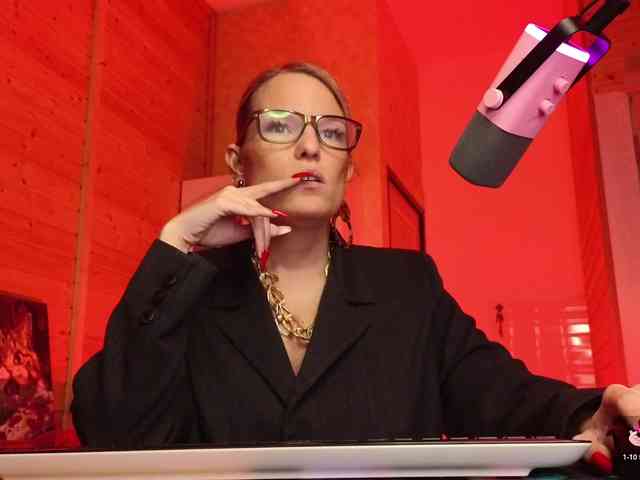 Findom_Lady_Shine webcam