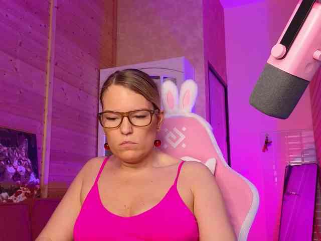 Findom_Lady_Shine webcam
