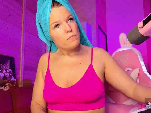 Findom_Lady_Shine webcam