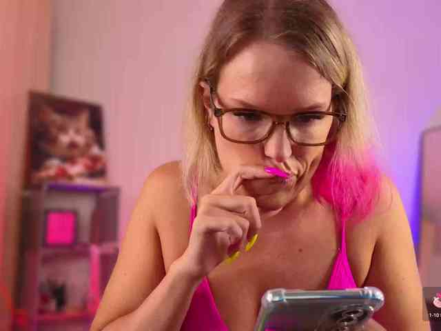 Findom_Lady_Shine webcam
