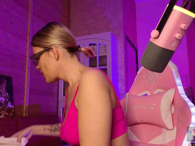 Findom_Lady_Shine webcam