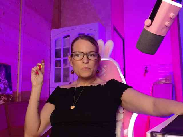 sweeteve050 Live Webcam on BongaCams