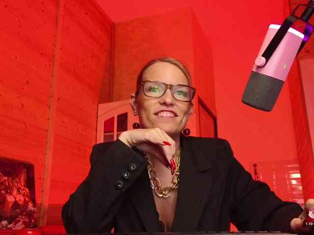 Findom_Lady_Shine webcam