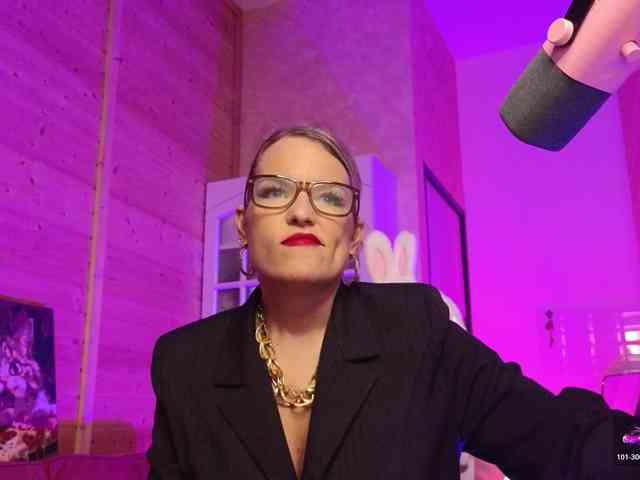 Findom_Lady_Shine webcam