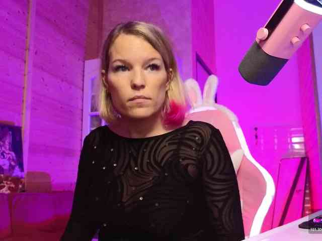 Findom_Lady_Shine webcam