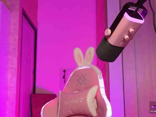 Findom_Lady_Shine webcam