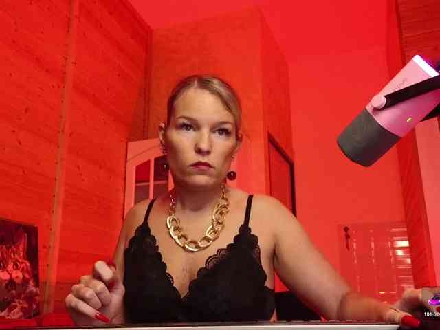 Findom_Lady_Shine webcam