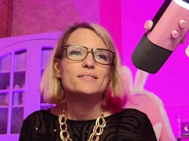 Findom_Lady_Shine webcam