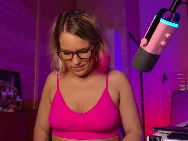 Findom_Lady_Shine webcam