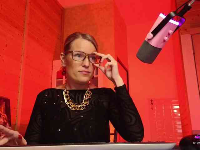 Findom_Lady_Shine webcam