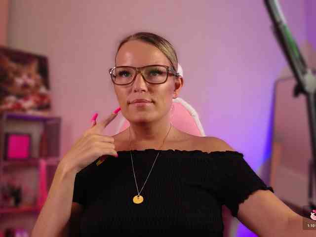 Model: Findom_Lady_Shine