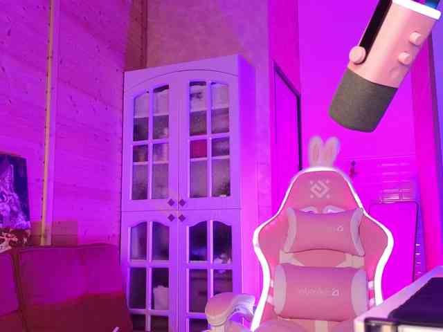 sweeteve050 Live Webcam on BongaCams