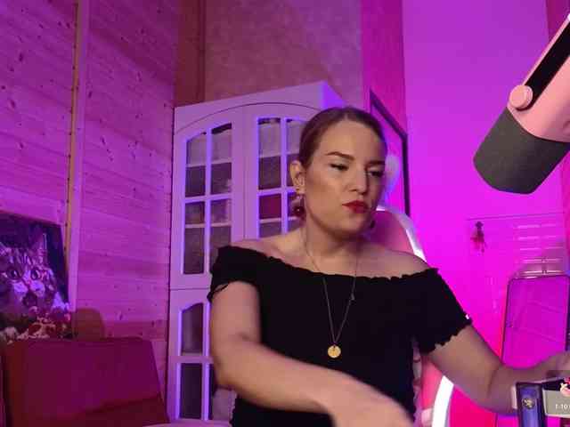 Findom_Lady_Shine webcam