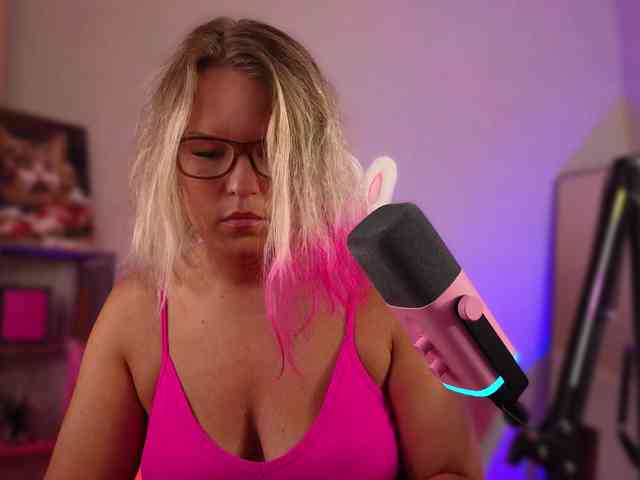 Findom_Lady_Shine webcam