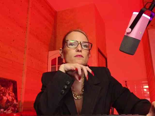 Findom_Lady_Shine webcam