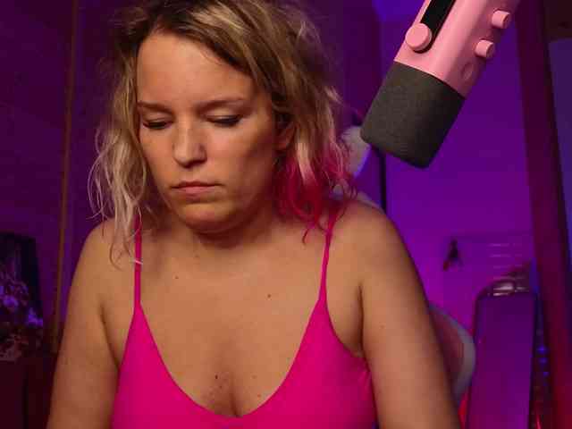Findom_Lady_Shine webcam