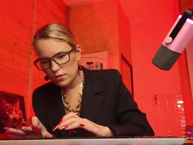 Findom_Lady_Shine webcam