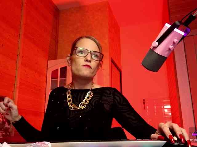 Findom_Lady_Shine webcam