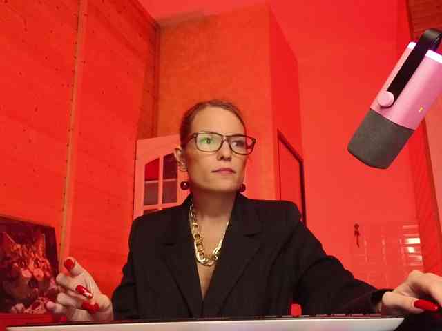 Findom_Lady_Shine webcam