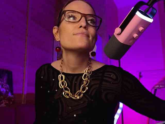 Findom_Lady_Shine webcam