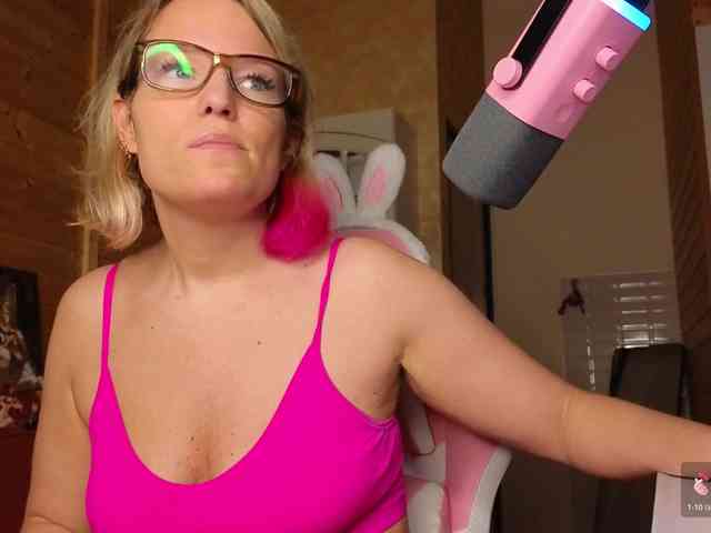 Findom_Lady_Shine webcam
