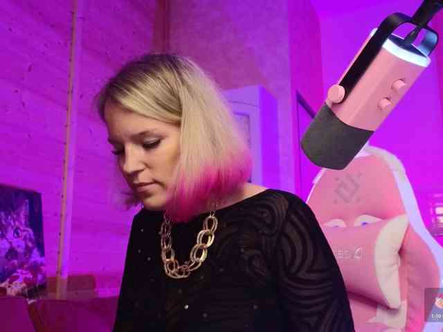 Findom_Lady_Shine webcam