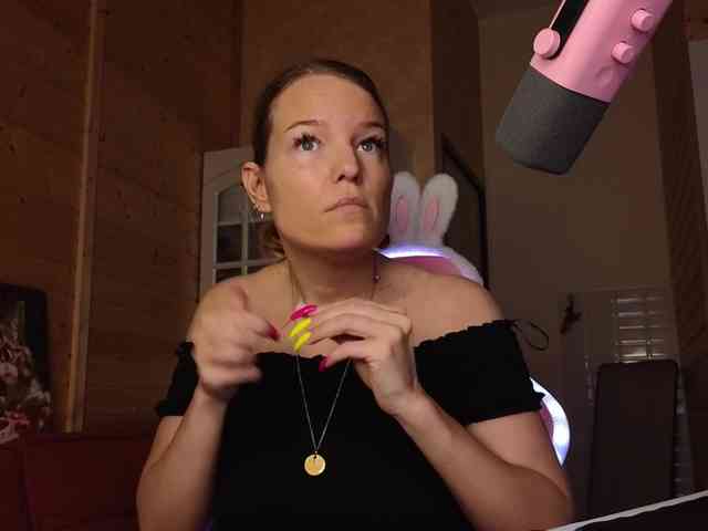 Findom_Lady_Shine webcam