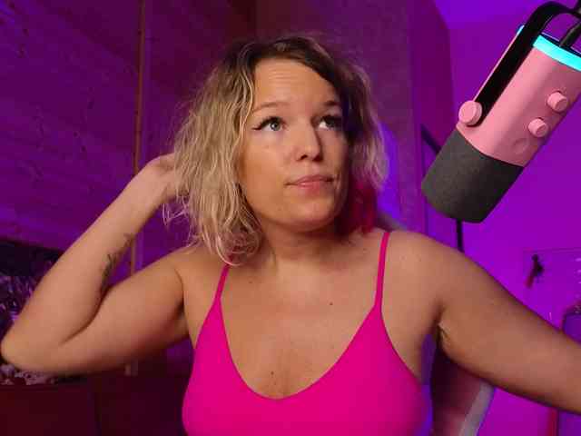 Findom_Lady_Shine webcam