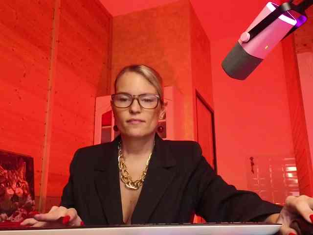 Findom_Lady_Shine webcam