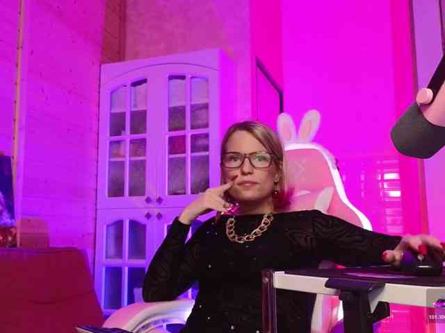 Findom_Lady_Shine webcam