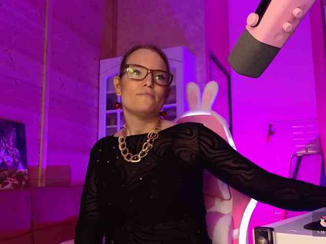 Findom_Lady_Shine webcam