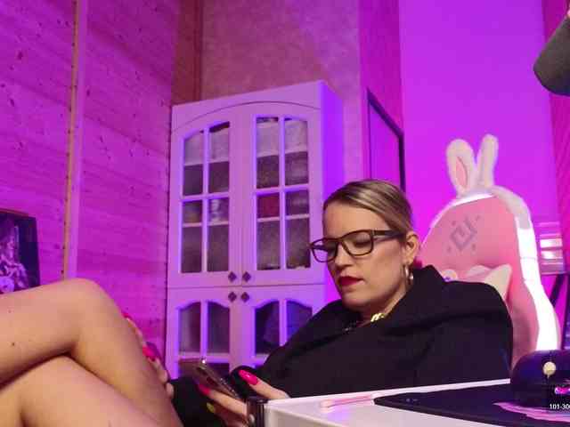 Findom_Lady_Shine webcam